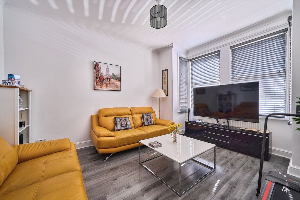 Property photo 3 of 21 Pbox-Img.Jpg