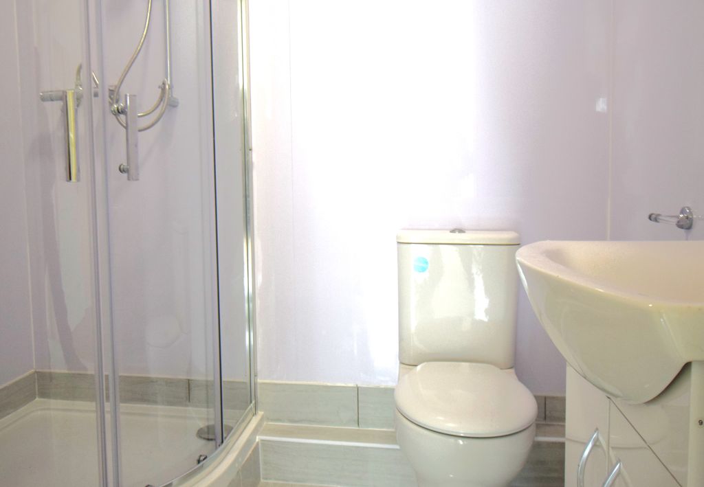 Property photo 3 of 11 Bathroom 2