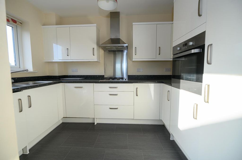 Property photo 3 of 20 Kitchen .Jpg
