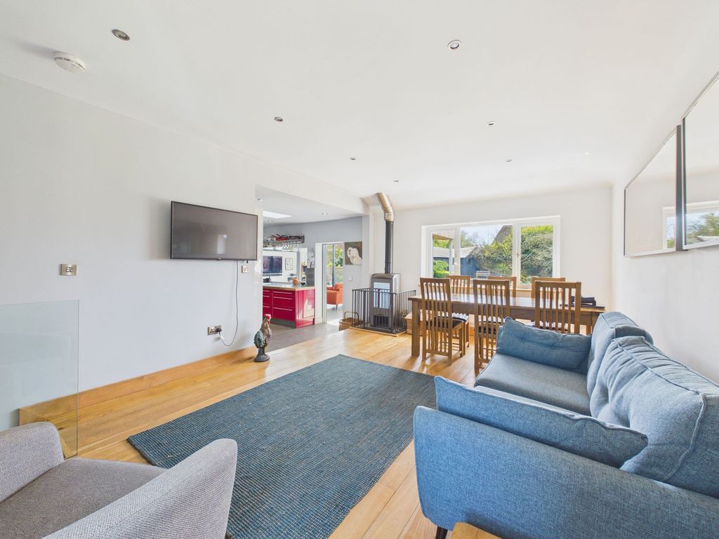 Property photo 2 of 25