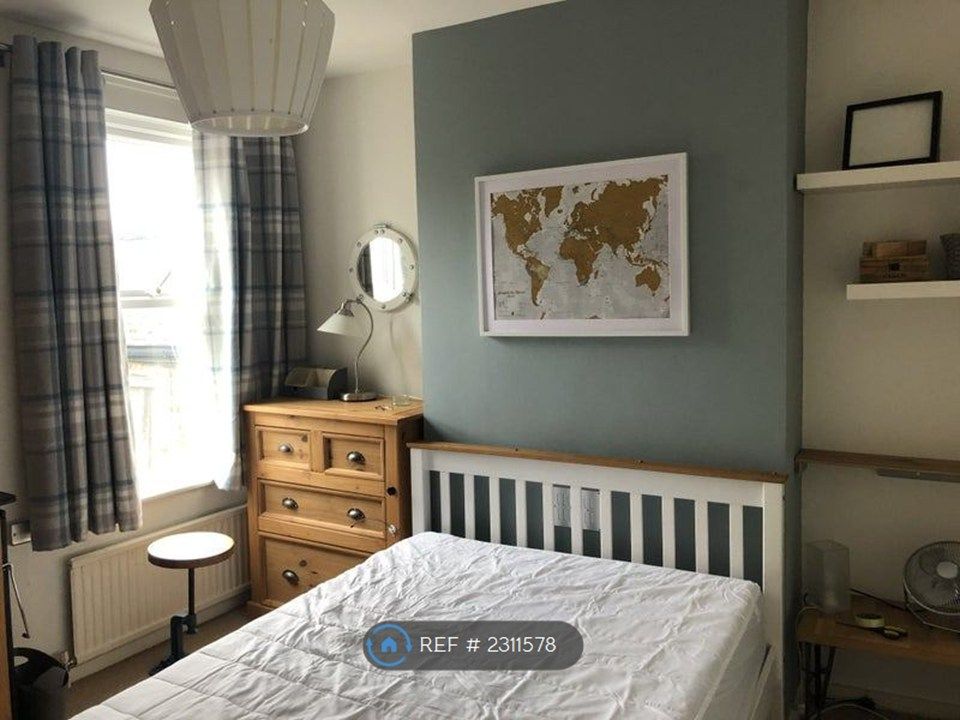 Property photo 2 of 14 Second Double Bed And Shelving