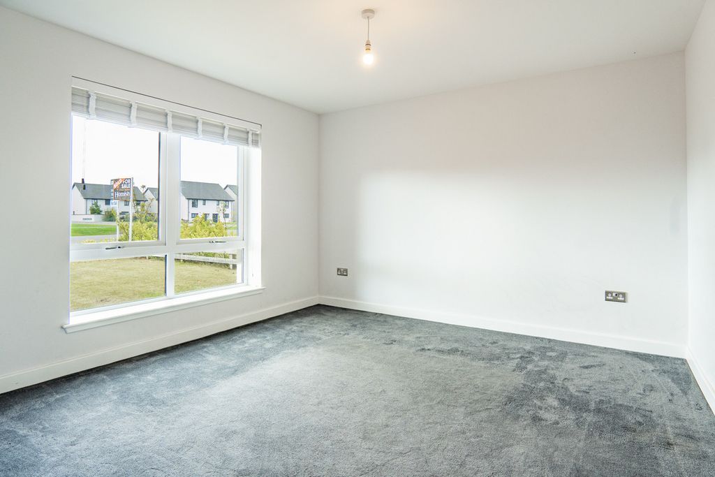 Property photo 3 of 44