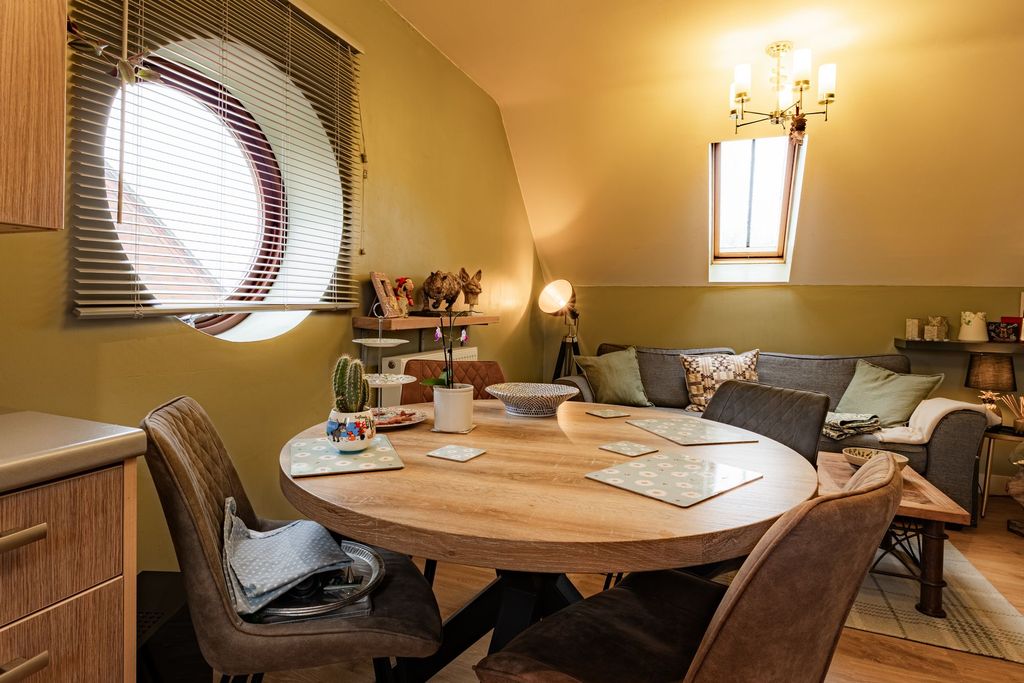 Property photo 3 of 20