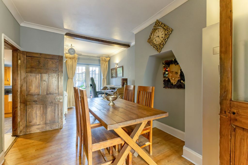 Property photo 2 of 27