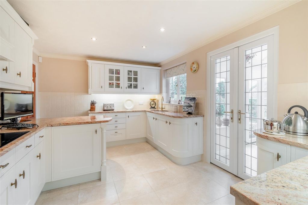 Property photo 3 of 31 8541255-Interior16.Jpg