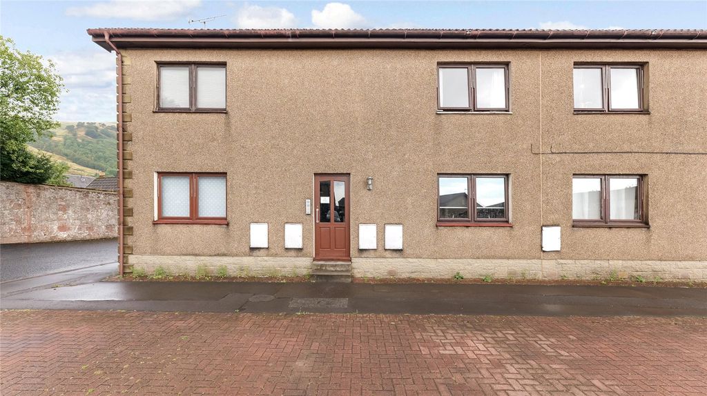 Property photo 1 of 18 External