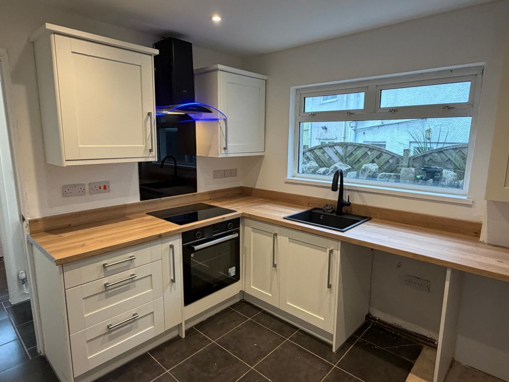 Property photo 1 of 12 Photo 0