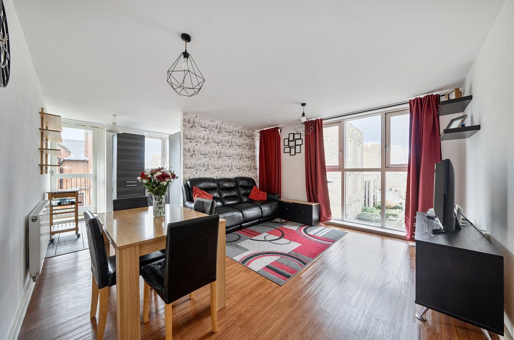 Property photo 1 of 16 1407204-11-698c8d825Fa39