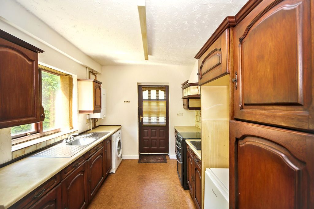 Property photo 3 of 25