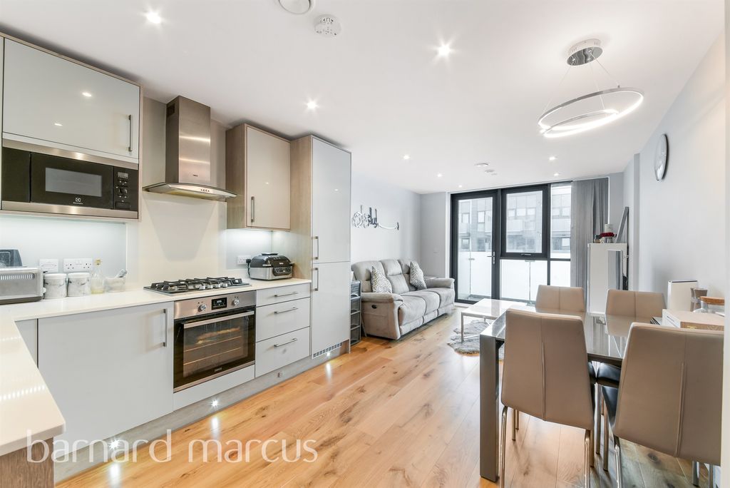 Property photo 1 of 8 Kitchen