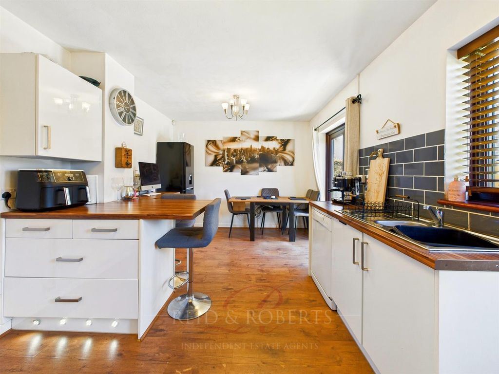 Property photo 3 of 19 Cam03999G0-Pr0117-Still016.Jpg
