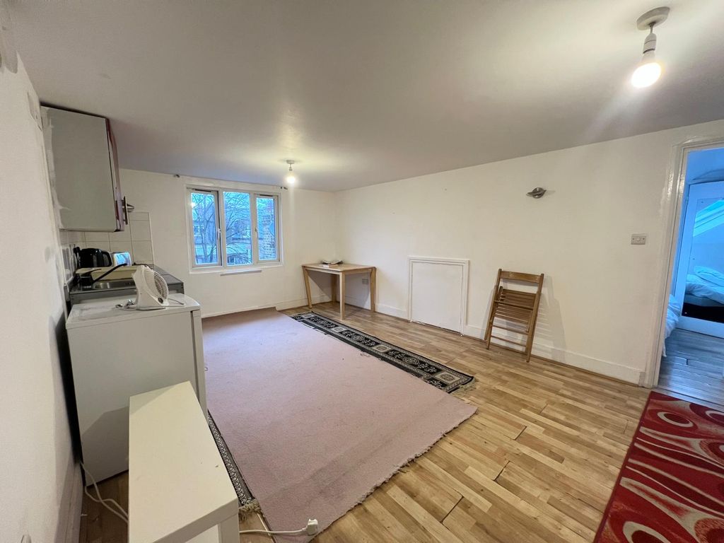 Property photo 2 of 37