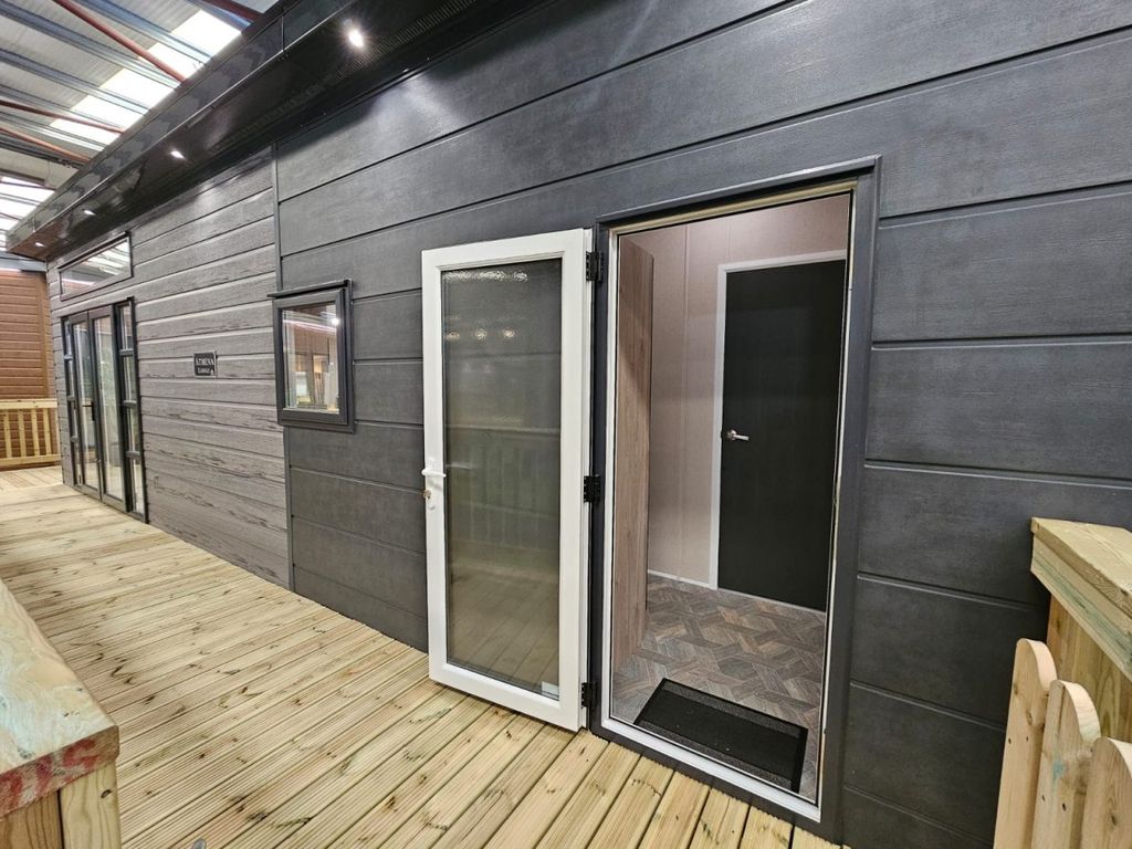 Property photo 2 of 11 2