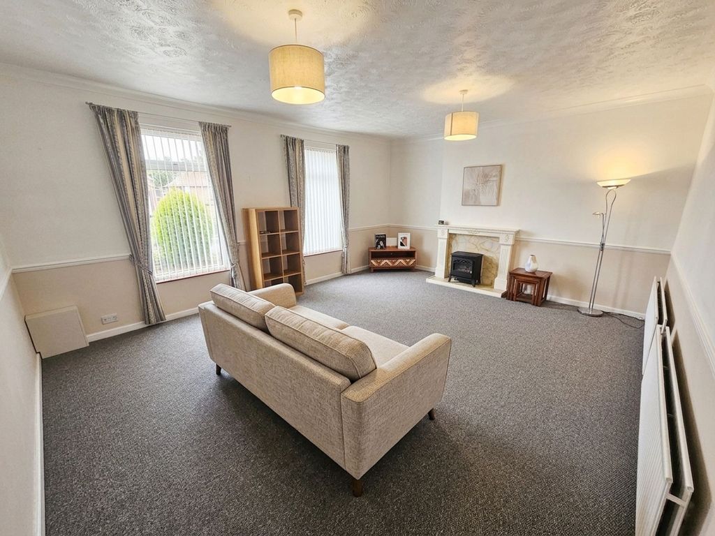 Property photo 2 of 9 Lounge