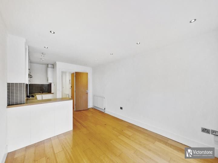 Property photo 1 of 8 1673870