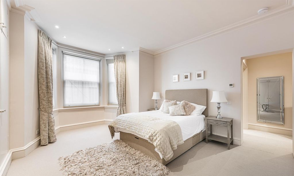 Property photo 3 of 16 Redcliffe Square 6_22-11-2. Low Res.Jpg
