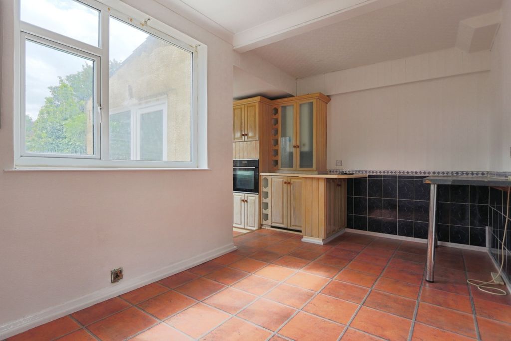 Property photo 3 of 12 4129049