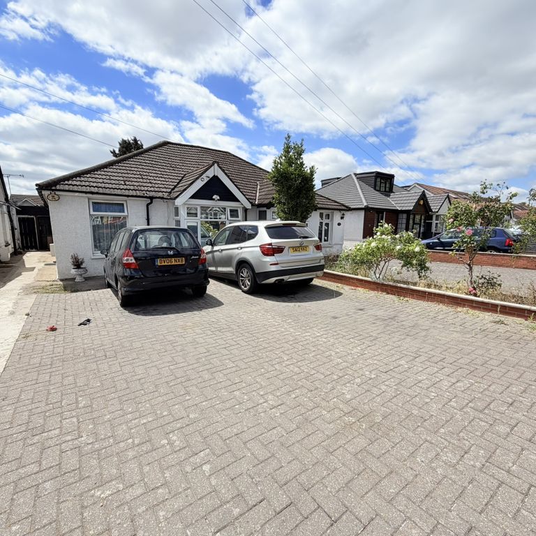 Property photo 1 of 18 3 Bed Semi-Detached Bungalow For Sale Pinkwell Avenue, Hayes Ub3