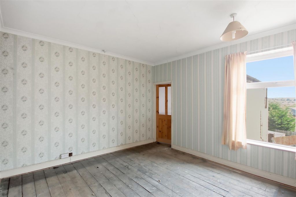 Property photo 1 of 17 Bedroom One