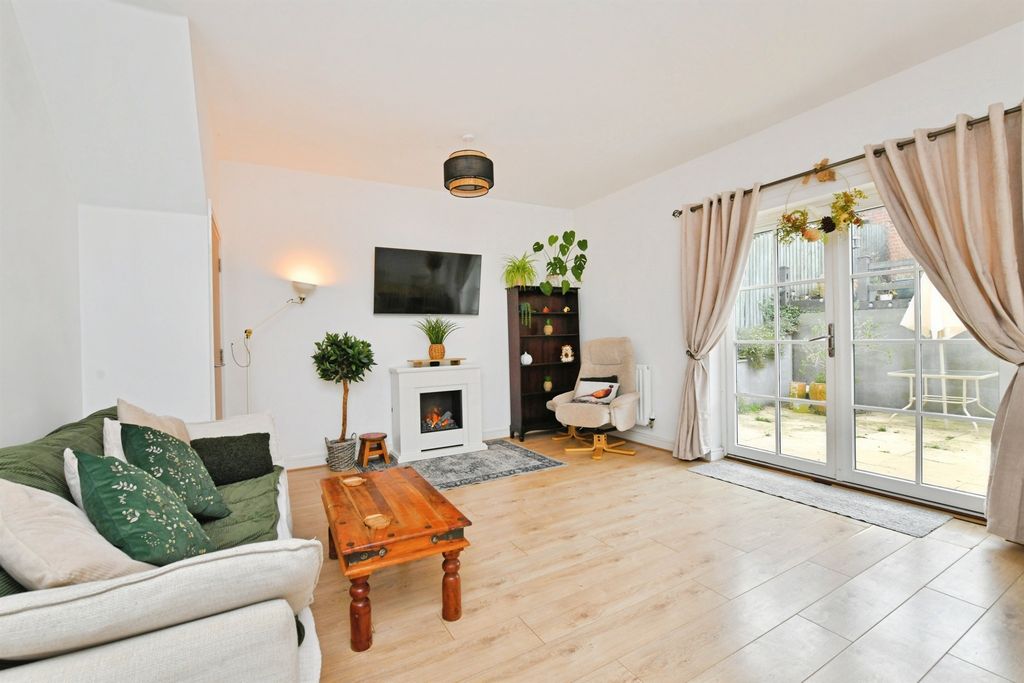 Property photo 2 of 21
