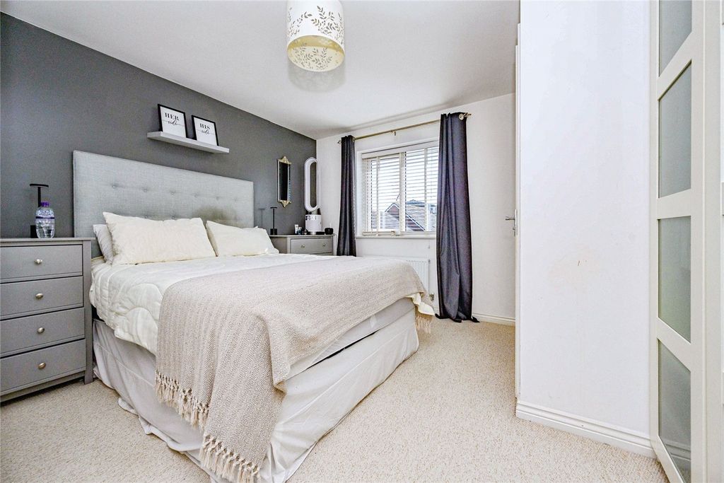 Additional image 15 of 5 bed end terrace house for saleFossett Grove, Dunstable, Bedfordshire LU6