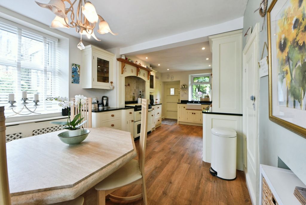Property photo 3 of 17 Kitchen