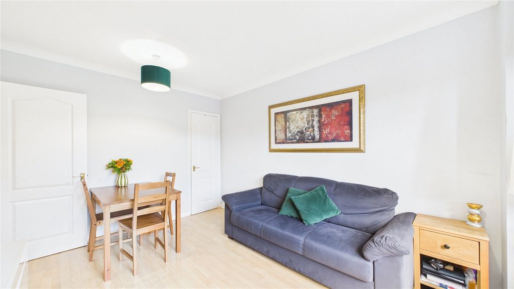 Property photo 3 of 16 Picture 3