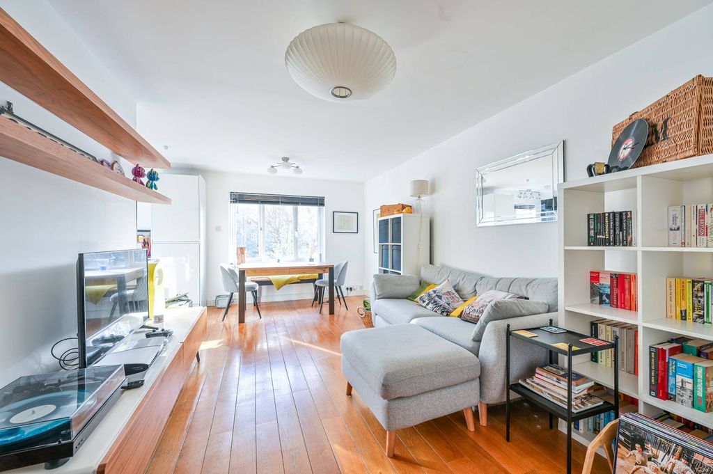 Property photo 2 of 11