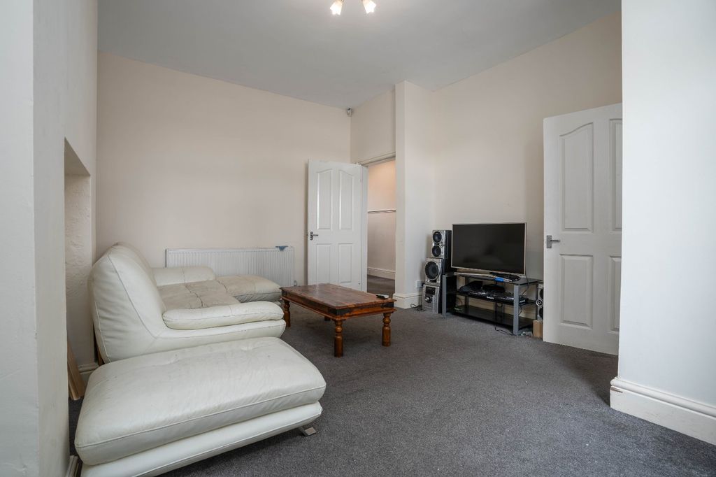Property photo 3 of 12 Picture No. 04