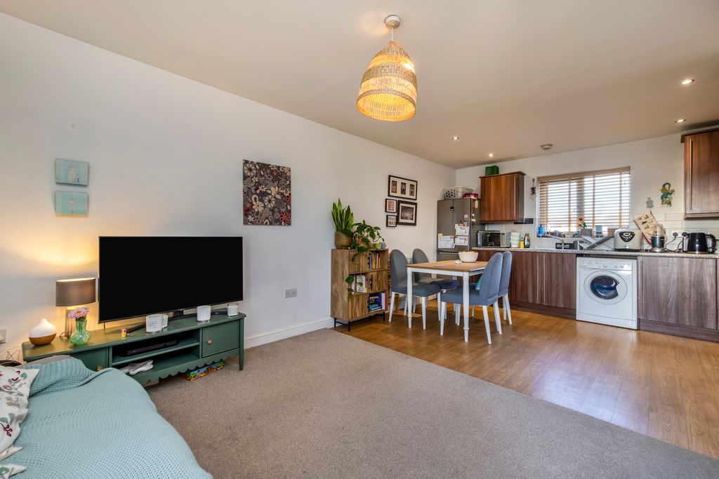 Property photo 3 of 18