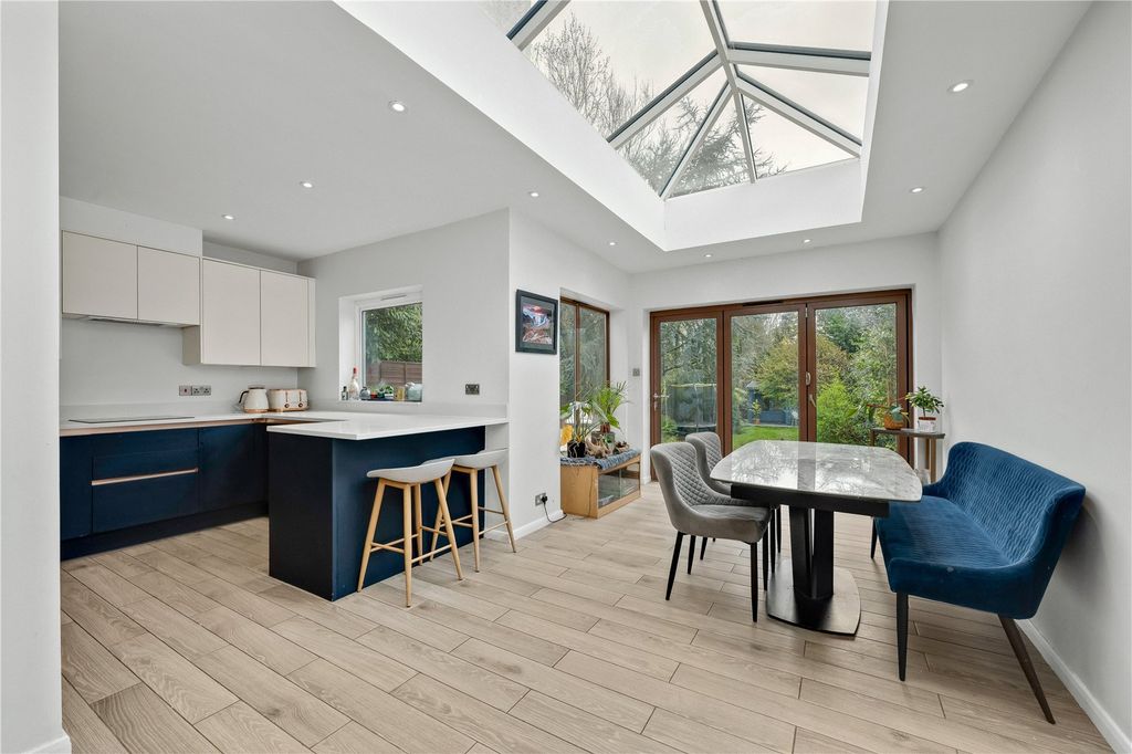 Property photo 2 of 16 Kitchen Dining Room