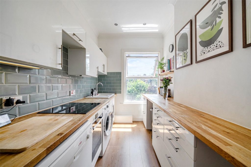 Property photo 3 of 11 11