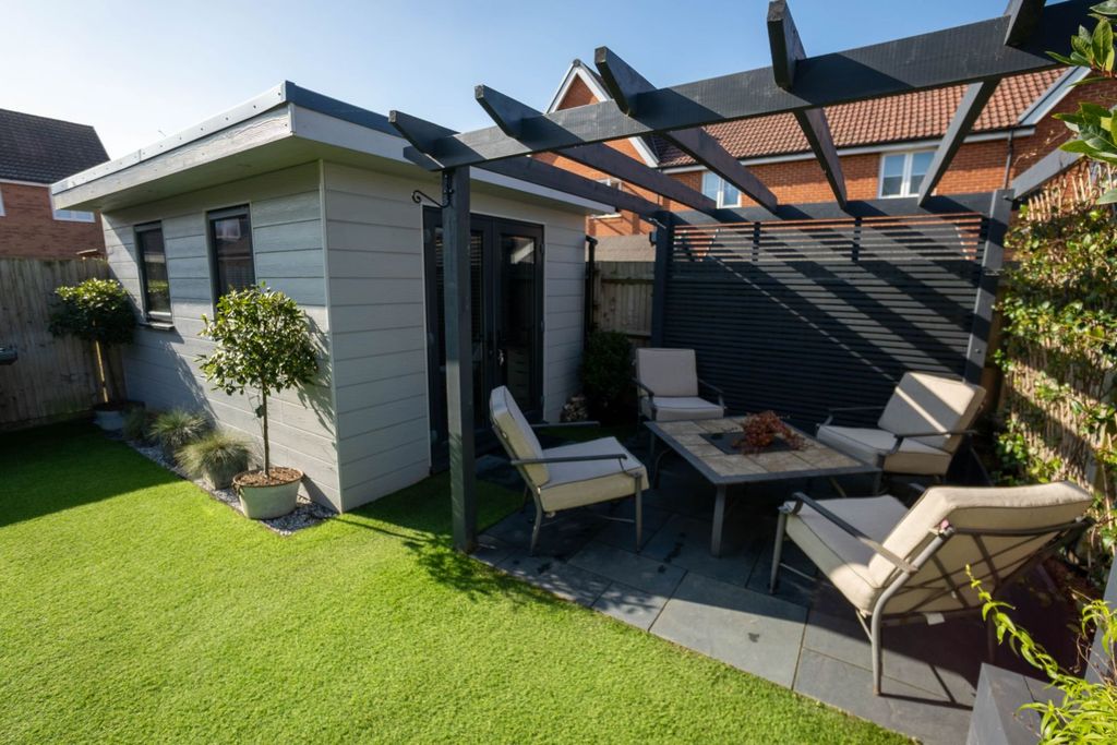 Property photo 2 of 23 Garden