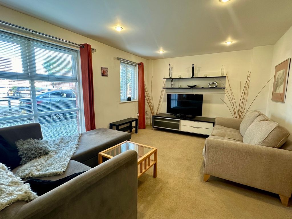 Property photo 3 of 14 Balcony