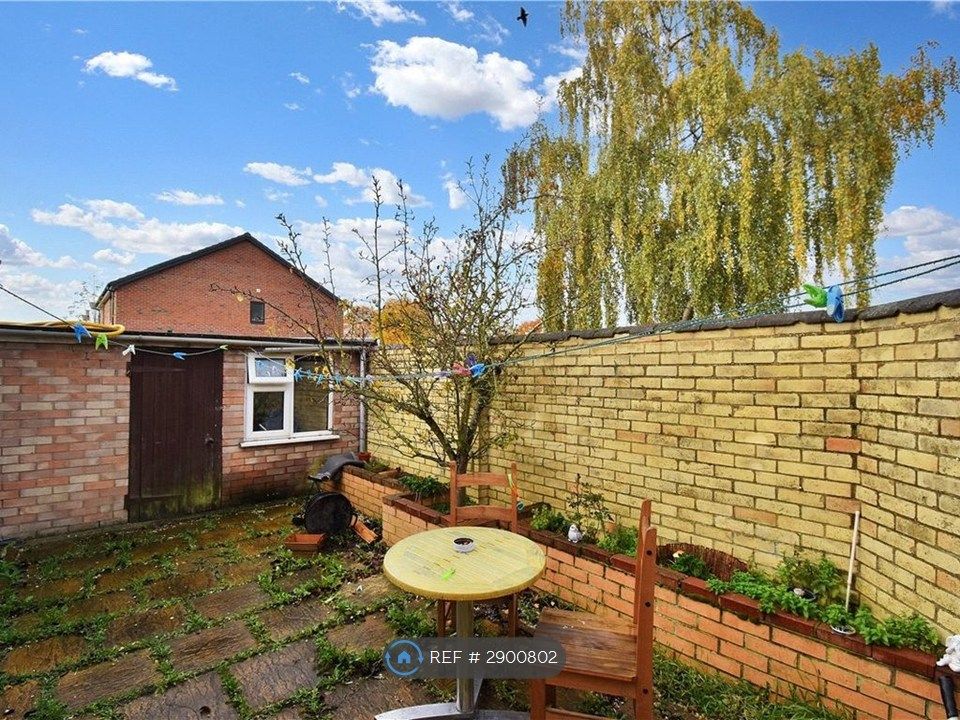 Property photo 2 of 12 Garden