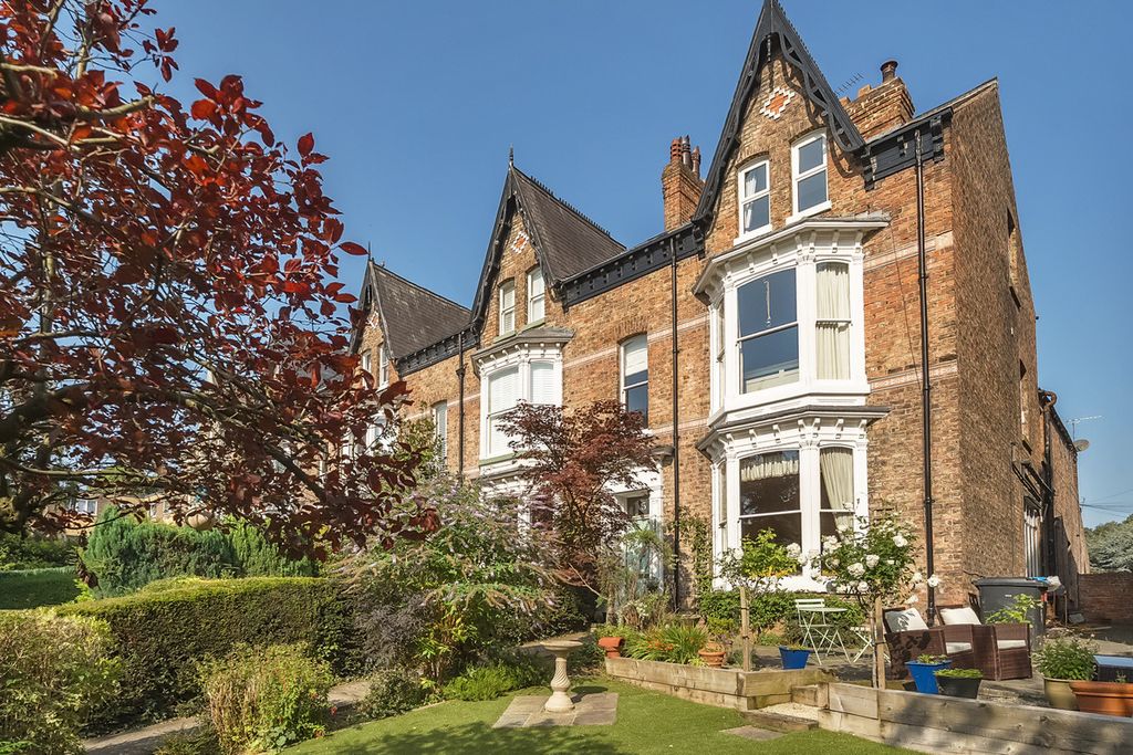 Property photo 1 of 34