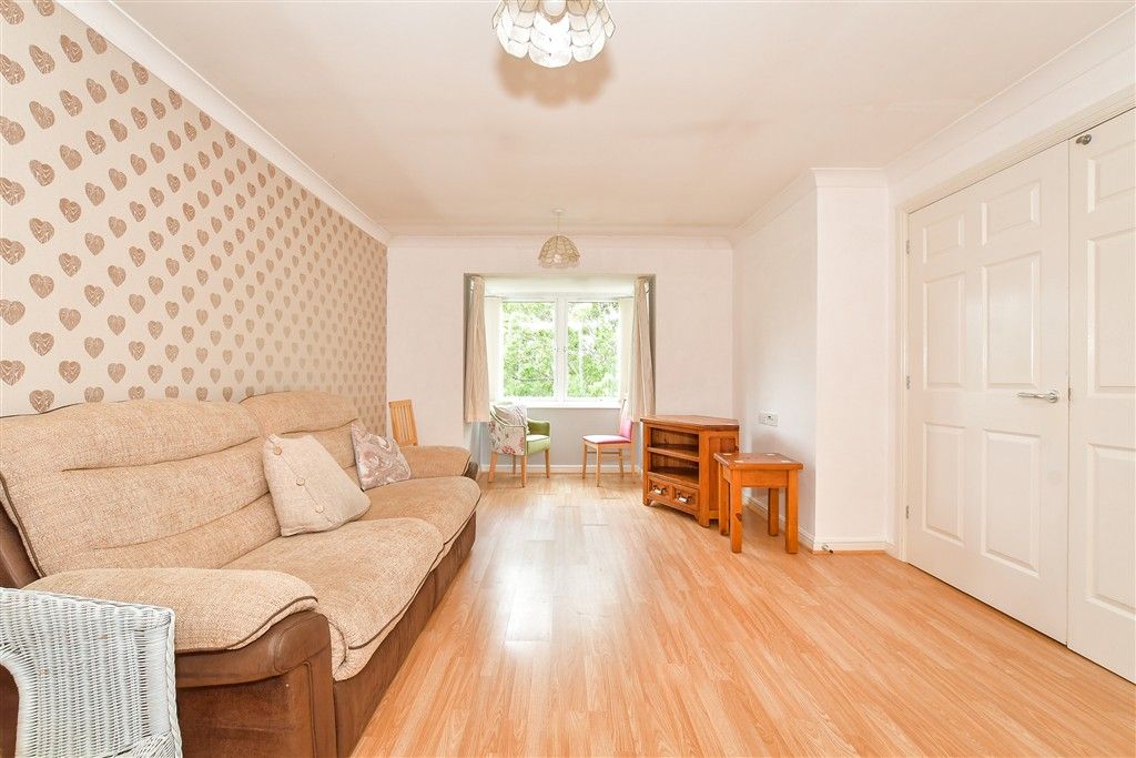 Property photo 1 of 6 Lounge