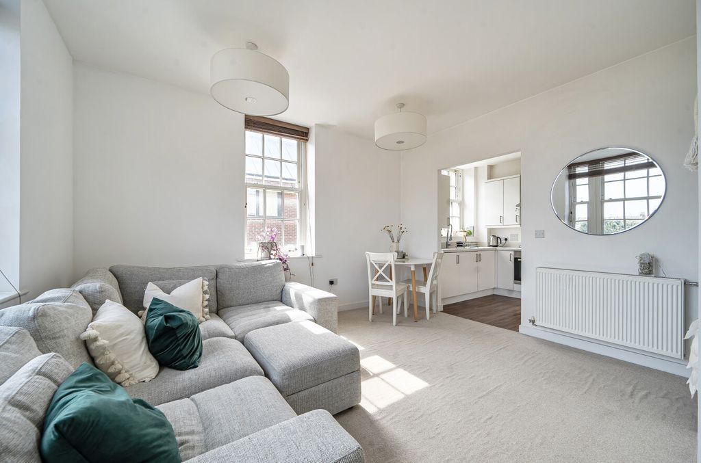 Property photo 3 of 13 1439102-5-69d8Fa0...