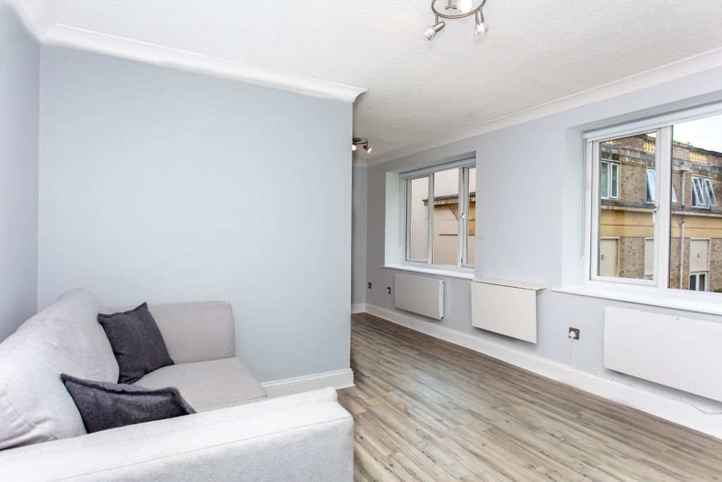 Property photo 3 of 12 196A8052