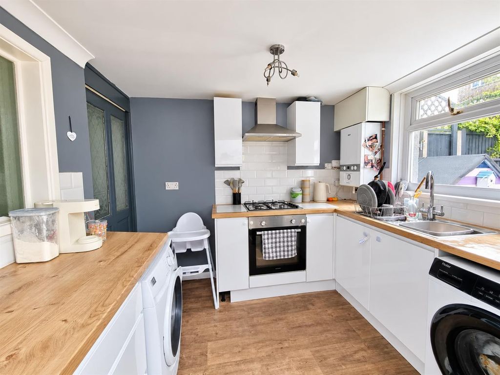 Property photo 2 of 14 Kitchen