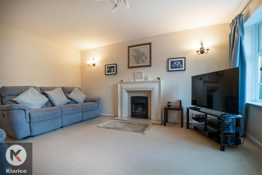 Property photo 3 of 20 Harnal Close-2.Jpg