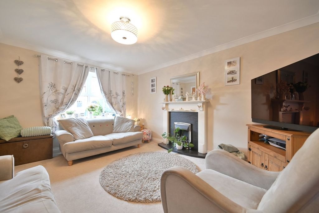 Property photo 2 of 32