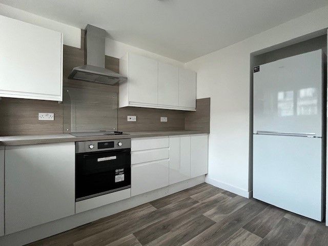 Property photo 3 of 7 Kitchen
