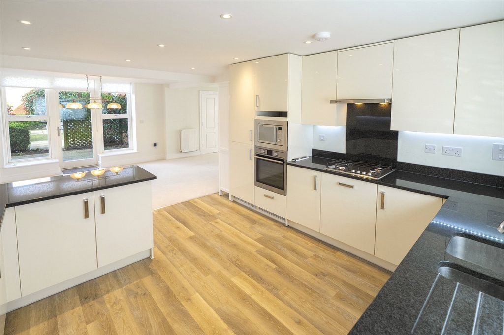 Property photo 2 of 11 Kitchen