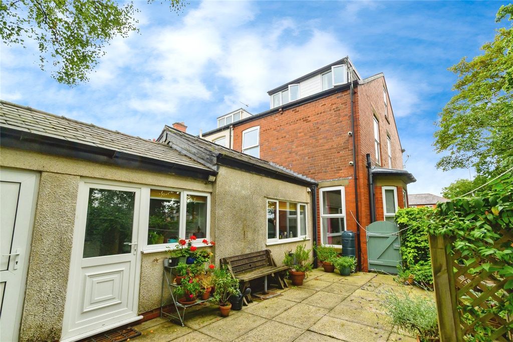 Property photo 3 of 27 Picture No. 24