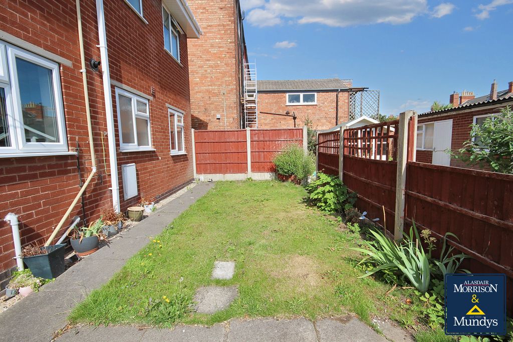 Property photo 2 of 9 Garden