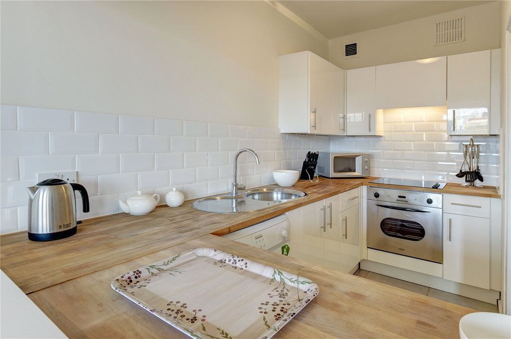 Property photo 3 of 7 Picture No. 22