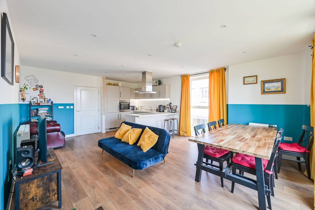 Property photo 2 of 17