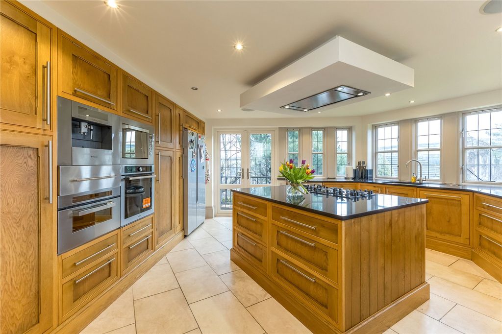 Property photo 3 of 43 Living Kitchen