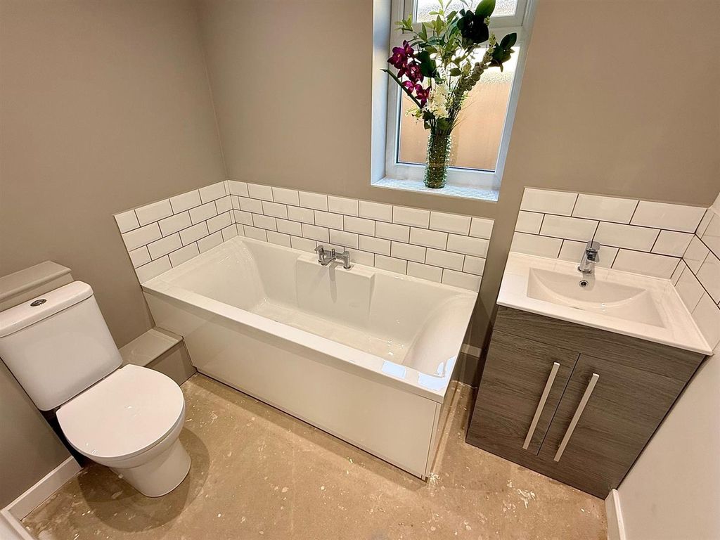 Property photo 3 of 12 Bathroom